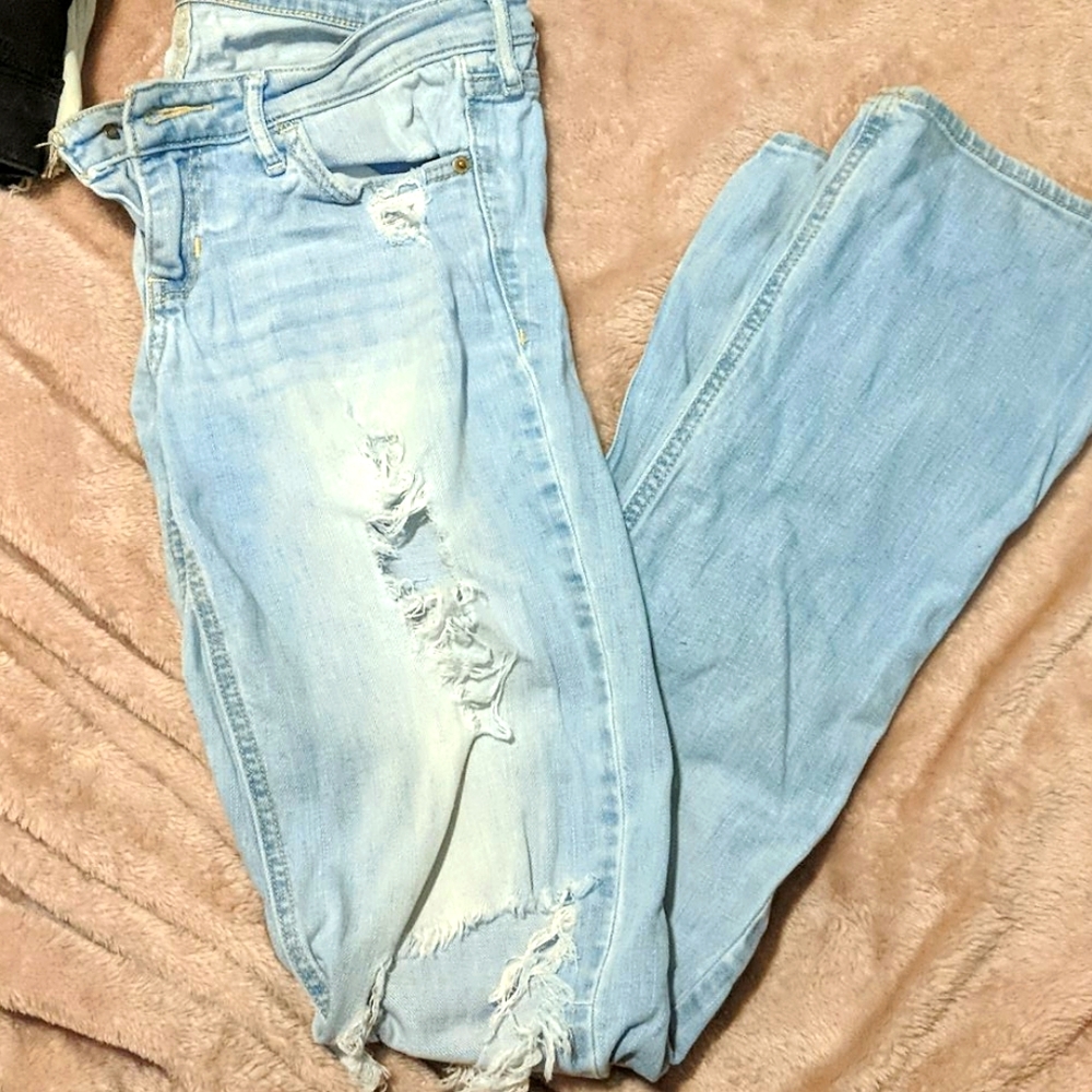 Fitted flare bottom ripped jeans